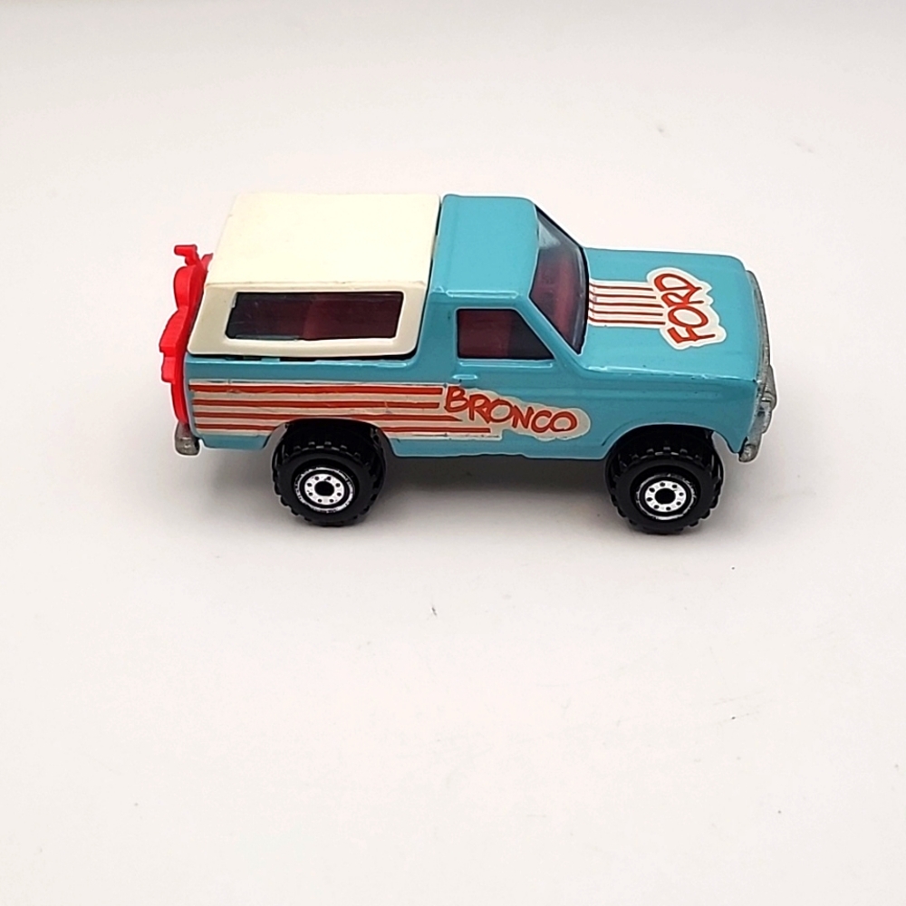 Vintage 1980 Hot Wheels Ford Bronco Light Blue w/ Motorcycle